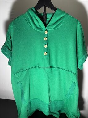 Green Short-Sleeve Hooded Pullover with Buttons